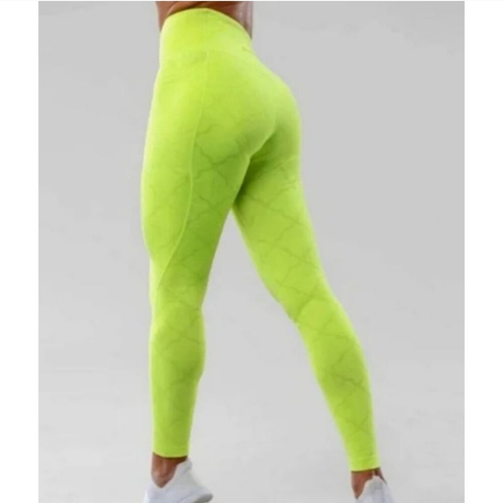 SheFit Boss Aloud Woven Pocket Jacquard Neon Yellow Leggings Size XSmall